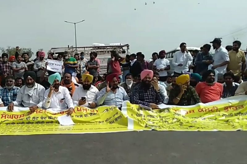 Taxi drivers and owners protest  in Ludhiana