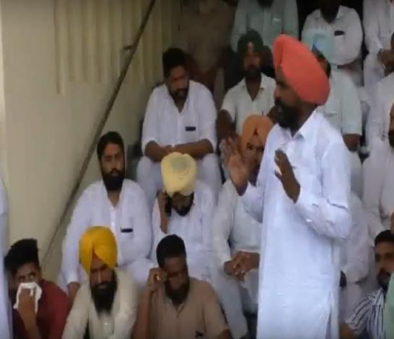 12 village panchayats protest front of SSP office 12 village panchayats protest front of SSP office