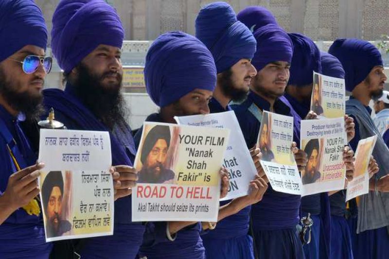 sikh protest in punjab and haryana againts film nanak shah fakir 