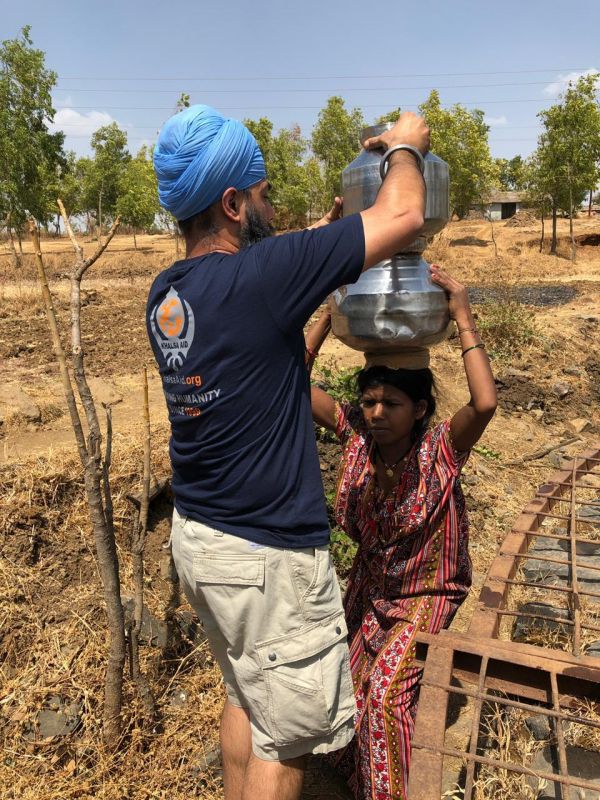 'Khalsa Aid' standing with people suffering from drought in Maharashtra