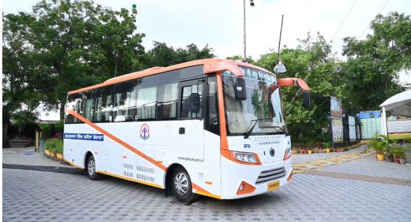 Luxurious Air Conditioned Bus