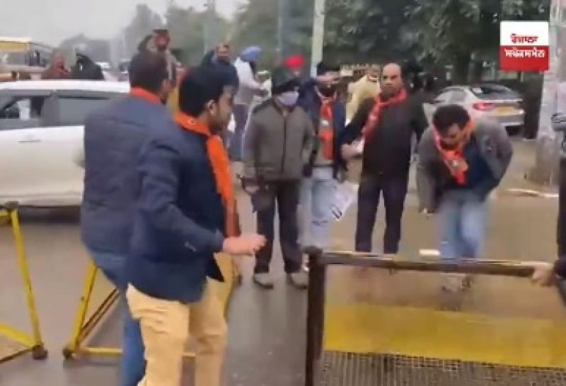  Demonstration of BJP workers outside Ludhiana DC office, clash with police