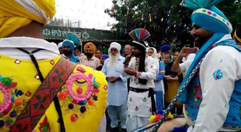 Gurdwara Amb Sahib : Bhangra at Nagar Kirtan