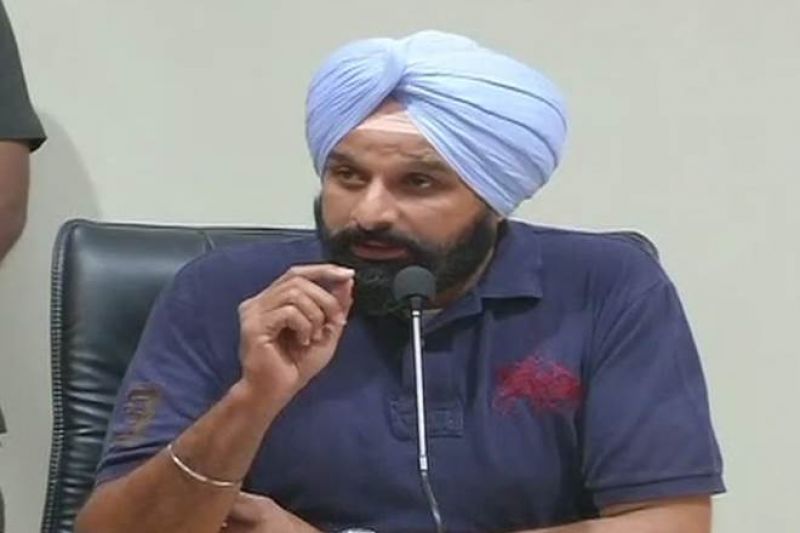  Majithia demands registration of FIR against Sidhu couple