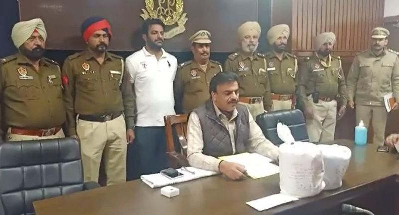 Ferozepur CIA staff booked smugglers with heroin and drug money worth Rs 50,000