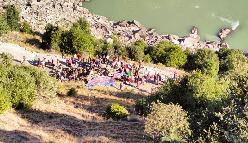 8 dead in Jammu and Kashmir road accident