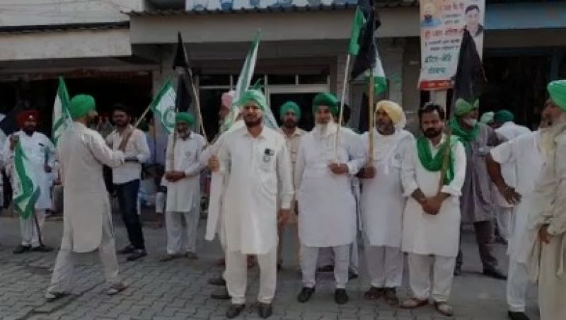 Farmers Protest Against Harsimrat Badal 
