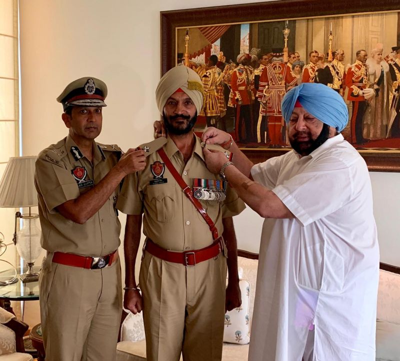 Punjab CM Amarinder Singh honoured Kargil war hero and Vir Chakra awardee Satpal Singh