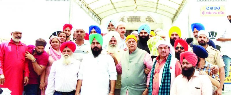 Yashwant Sinha and others at Golden temple