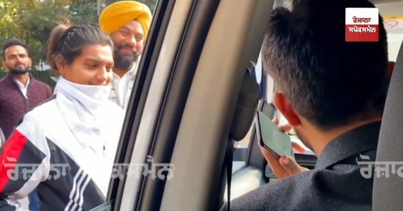 A girl seeks driver's job in Punjab Roadways, Raja Waring recommends department