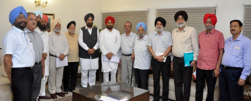 Cabinet Ministers Sukhjinder Randhawa and Charanjit Channi meeting with Sikh scholars