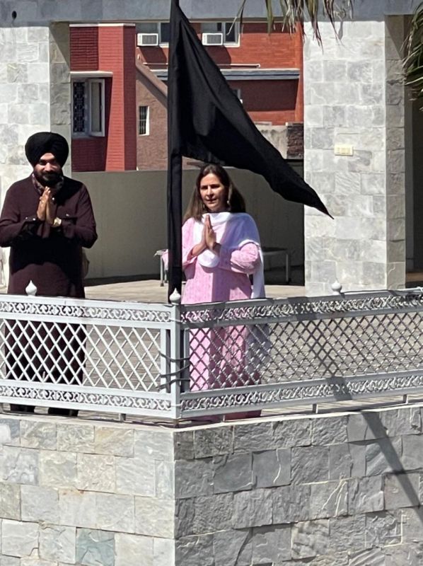 Navjot Sidhu hoisted a black flag at his residence