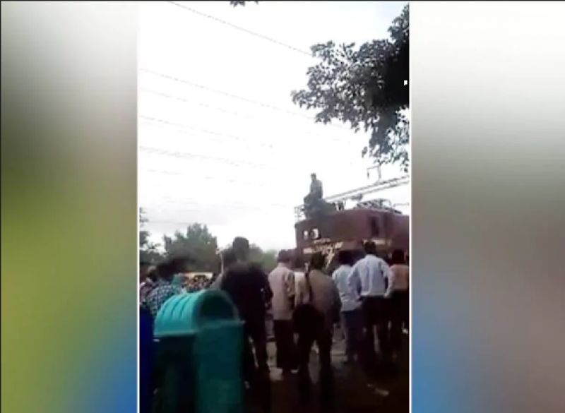 Youth climbed train shouting and questioning Chandrayaan 2