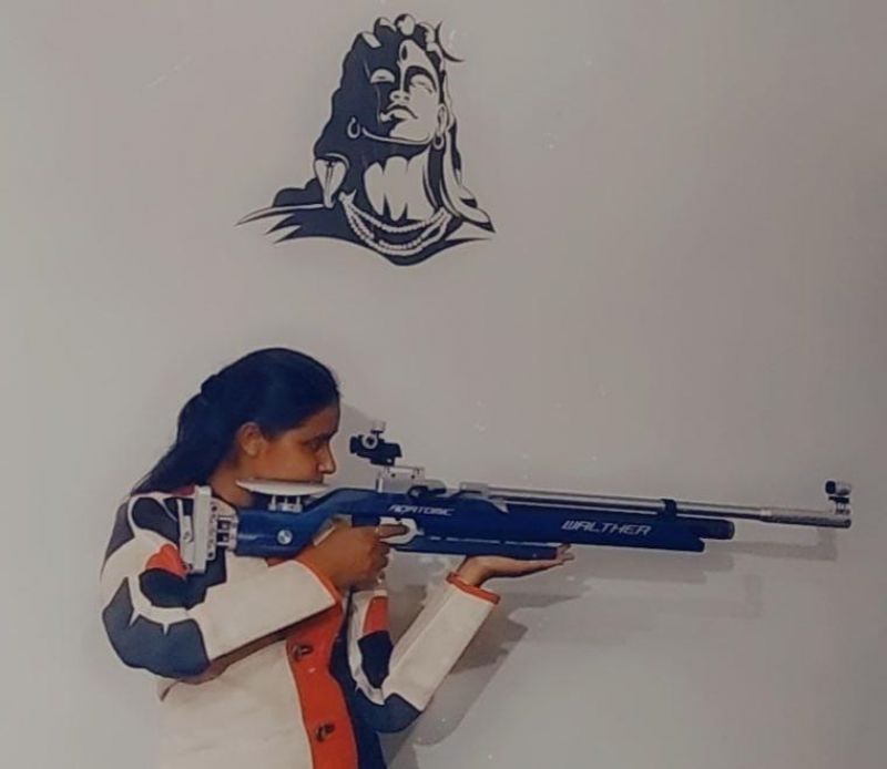 Female shooter Konica Layak