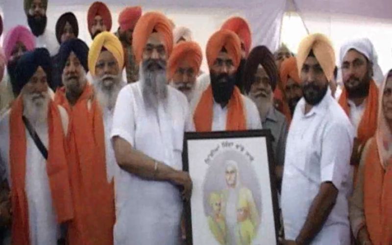 rof. Chandumajra honored by Chairman Baljit Bhuta