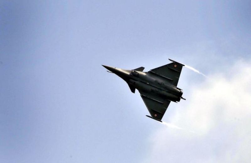 Loud noise heard in Paris due to fighter jet breaking sound barrier
