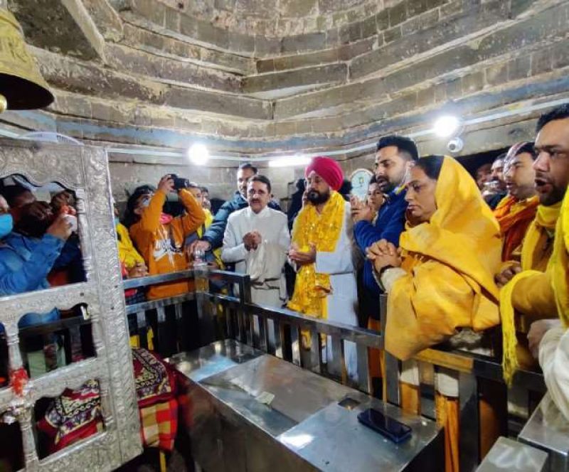 cm channi with family