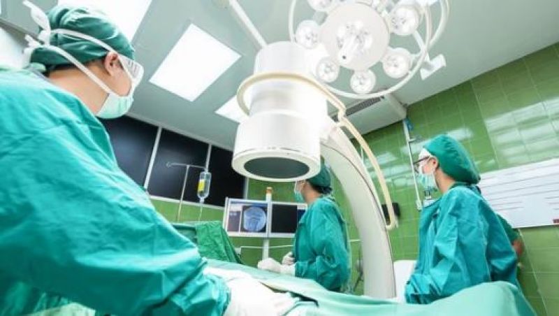 Surgeons perform operation using 5G technology in China