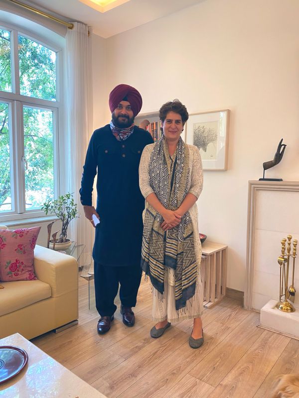 Navjot Sidhu, Priyanka Gandhi 