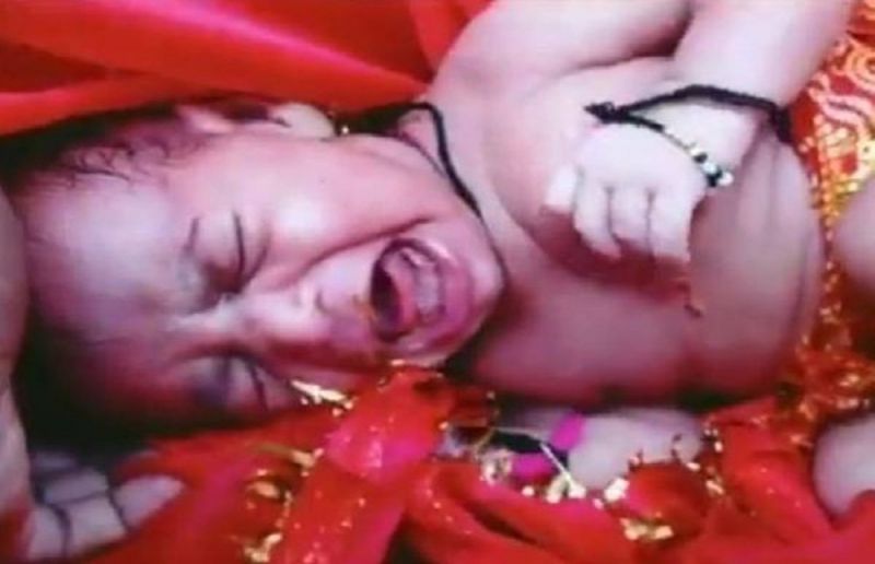  Mother throws 21-day-old baby into Ganga