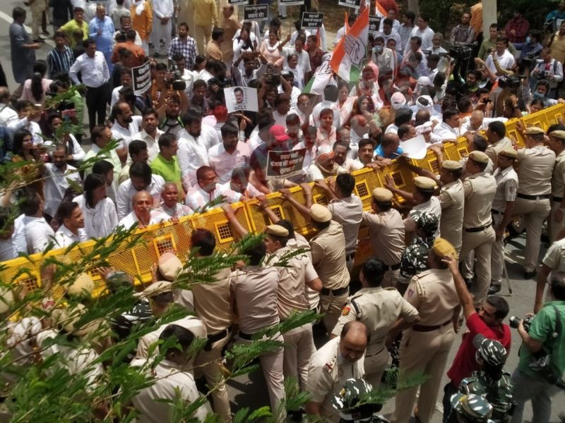 Congress protest near Delhi CM Arvind Kejriwal's residence