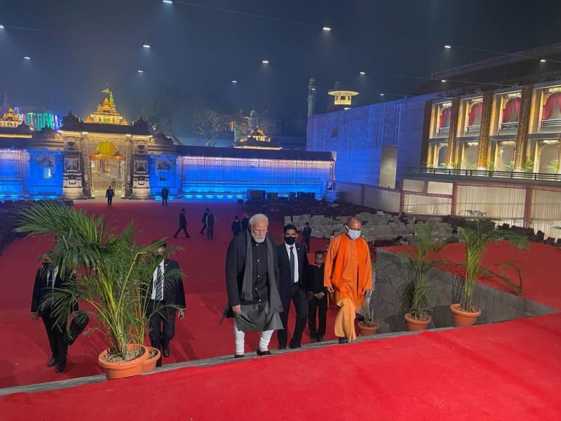 PM Modi arrives at Vishwanath Dham at midnight, inspects Banaras railway station