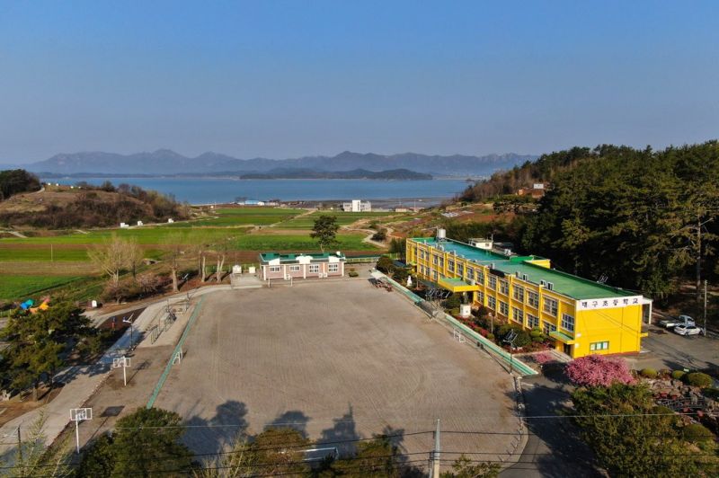 South Korean Schools lack of Chidren Taking Elderly Admissions