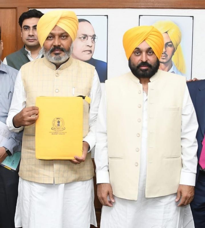CM congratulates Cheema on presenting Janta budget CM congratulates Cheema on presenting Janta budget