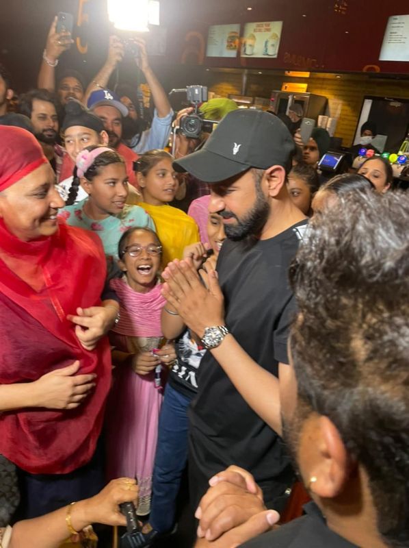 Gippy Grewal Hosts Special Screening Of 'Mother' Film For Prabh Asra Foundation Gippy Grewal Hosts Special Screening Of 'Mother' Film For Prabh Asra Foundation