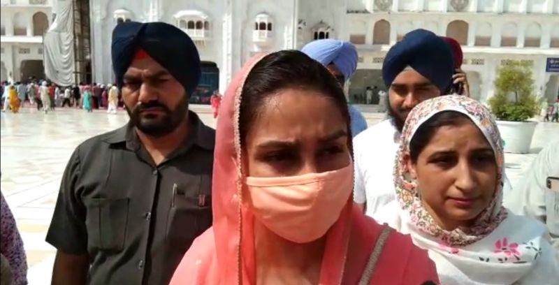 Badal family arrives at Sachkhand Sri Harmandir Sahib to pay obeisance