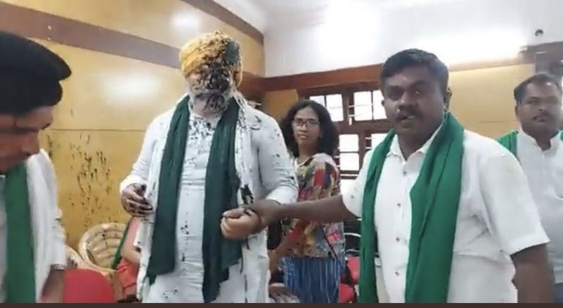 Ink thrown at farmer leader Rakesh Tikait in Bengaluru