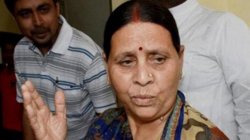CBI raids Rabri Devi's residence, questions Tejashwi Yadav
