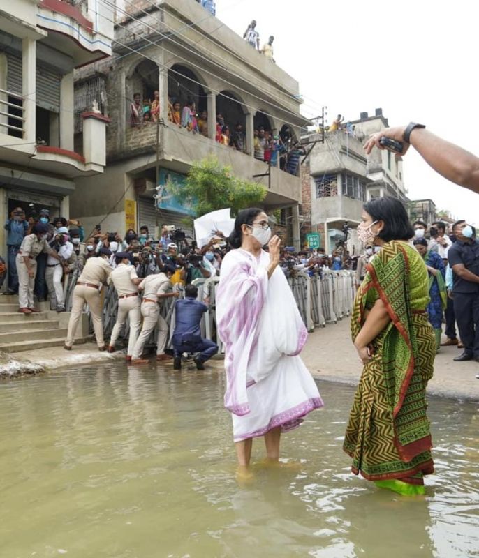 Mamata Banerjee visits flood-affected areas Mamata Banerjee visits flood-affected areas