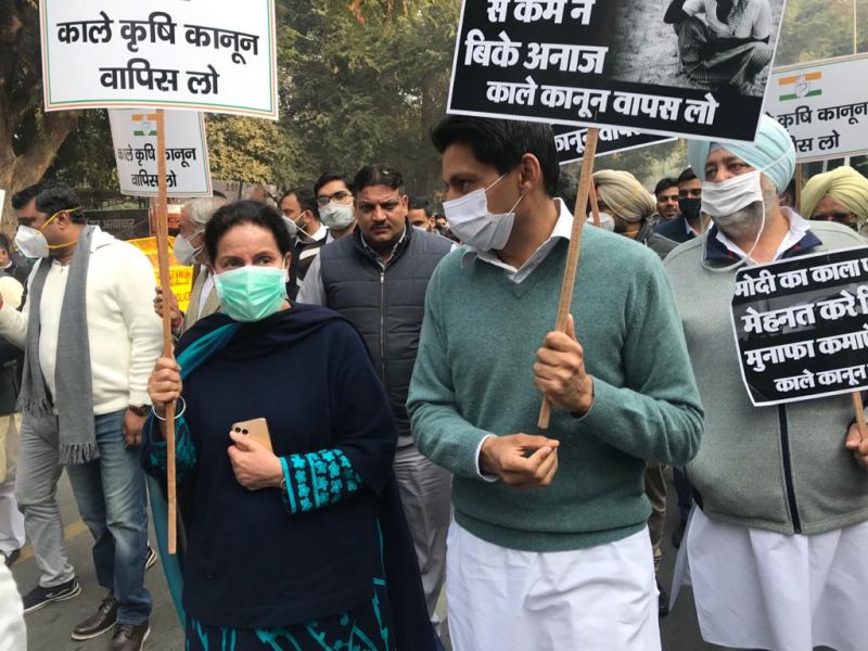 Delhi Police stops Congress March