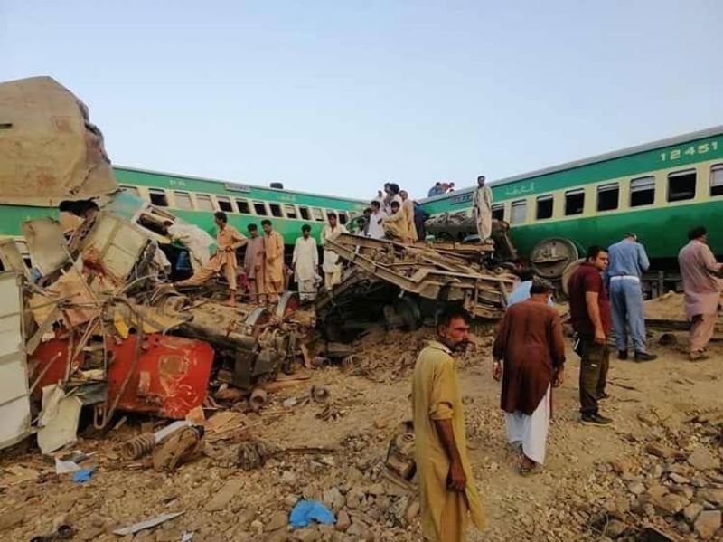 14 killed, 79 injured after trains collide in Pakistan