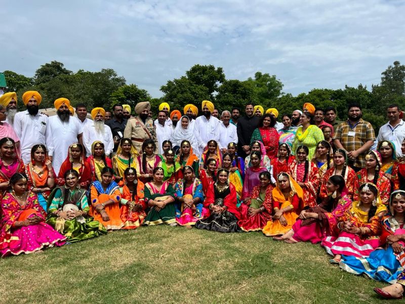  Transport Minister hoisted the flag at Sangrur, pledged to fulfill the dreams of the martyrs.