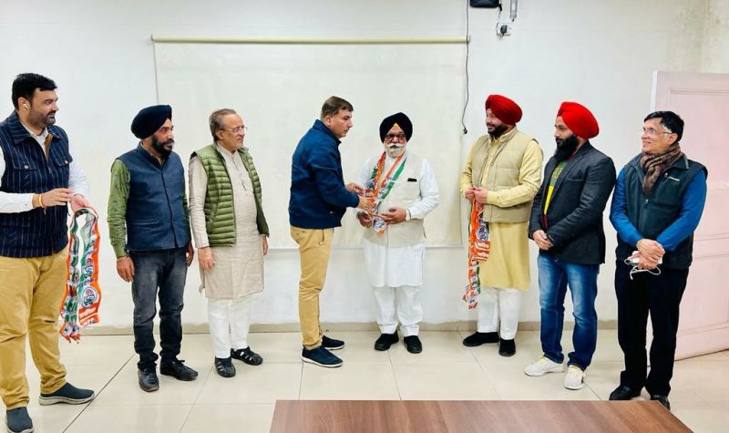 Former MLA Mirankot joins Congress