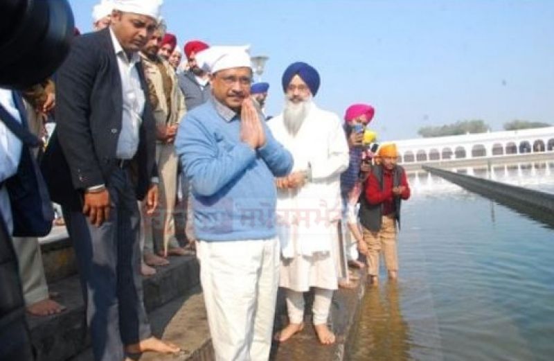 arvind kejriwal at gurduara sri dukhniwaran sahib patiala 