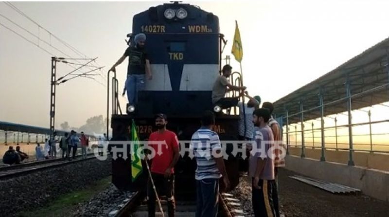 Farmers serve langar during Bharat Bandh 