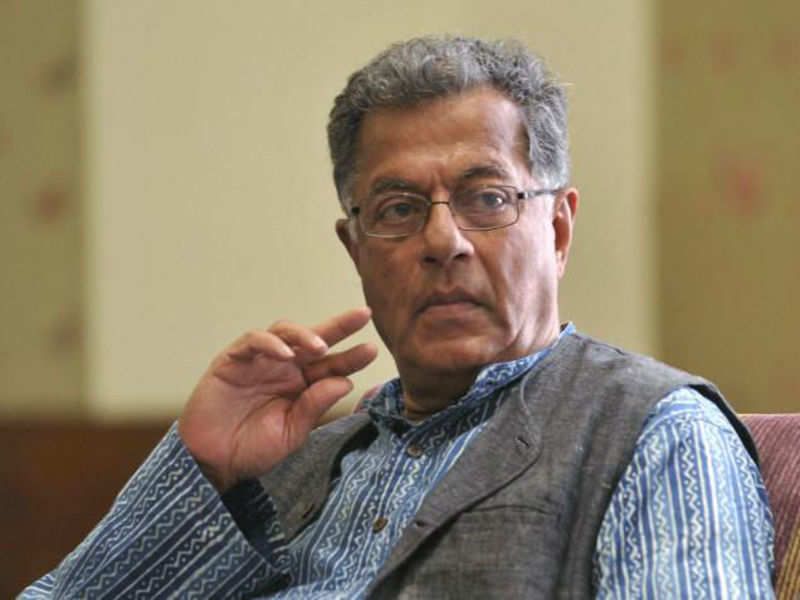  Veteran actor Girish Karnad