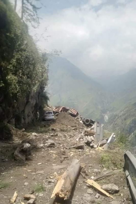 Stones fall from hill on HRTC bus Stones fall from hill on HRTC bus