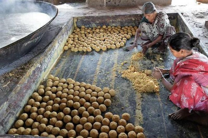 jaggery making