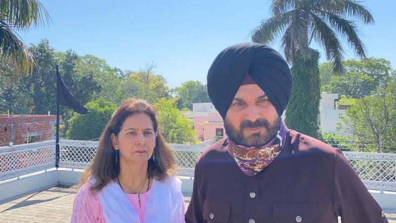 Navjot Sidhu hoisted a black flag at his residence