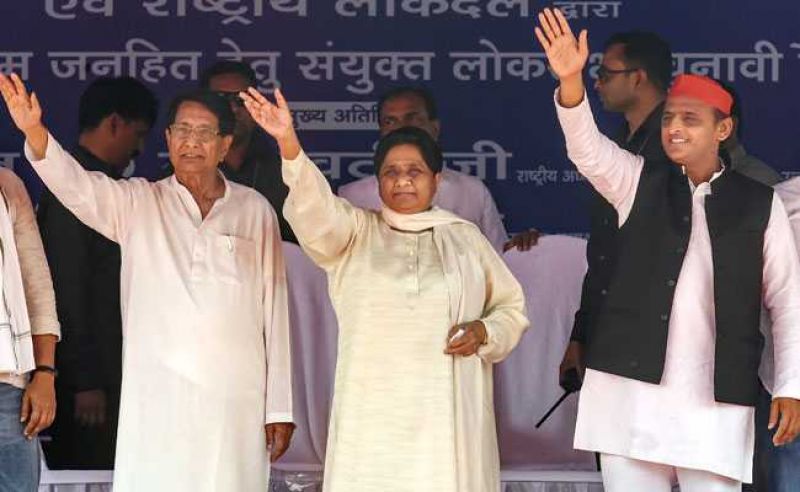 Mayawati, Mulayam share stage after 2 decades