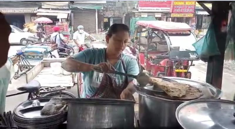 A widowed woman raising 4 daughters