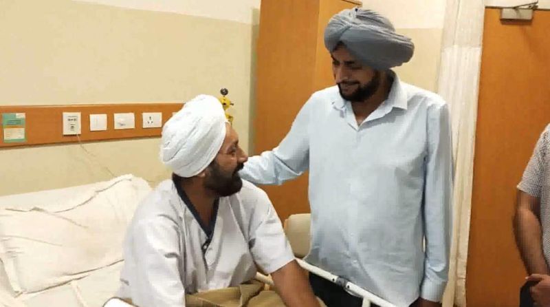 Former DIG Harinder Singh Chahal meet injured police officers