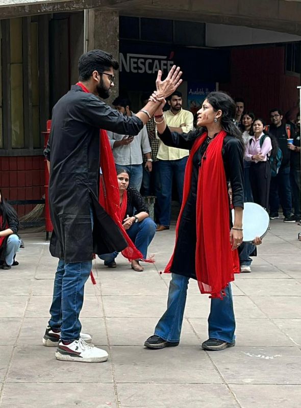 UILS students staged a street playUILS students staged a street play UILS students staged a street playUILS students staged a street play