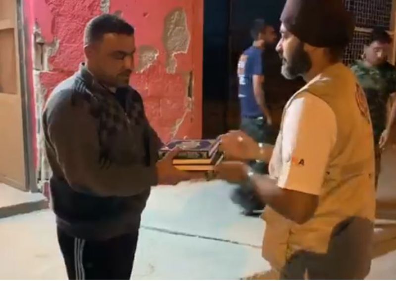 'Khalsa Aid' Copies Of Holy Quran Given in Iraq Refugee Camp