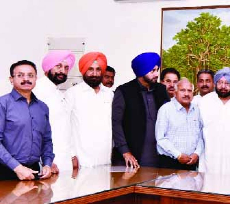 Navjot Singh Sidhu & Other Members