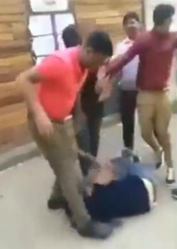 Girl beaten in Uttar Pardesh